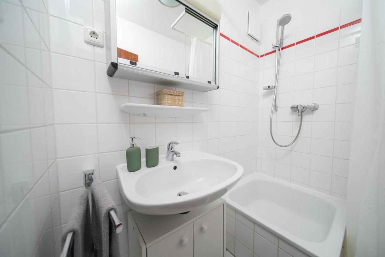 Studio Shiny - Zentral Mit Balkon - Messe - Kueche Neuss Exteriör bild