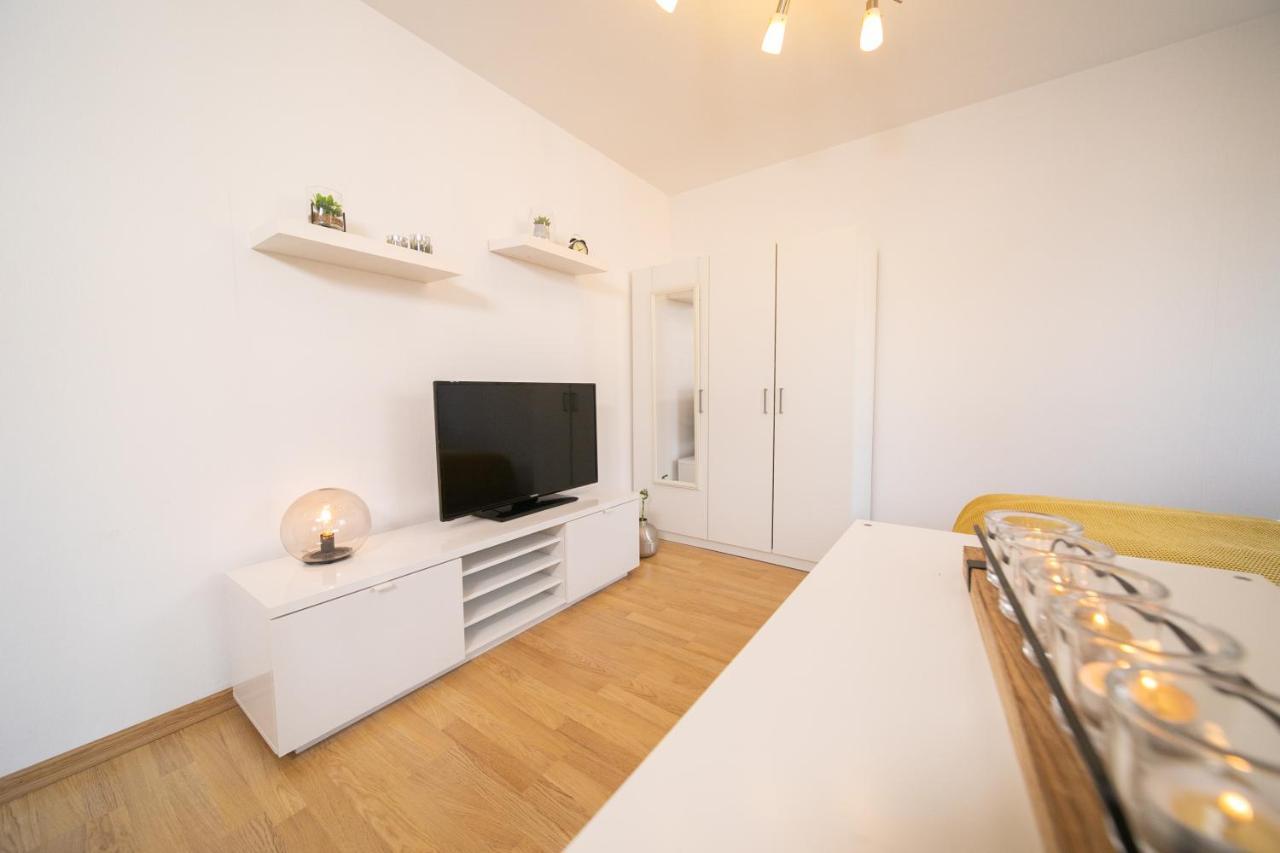 Studio Shiny - Zentral Mit Balkon - Messe - Kueche Neuss Exteriör bild