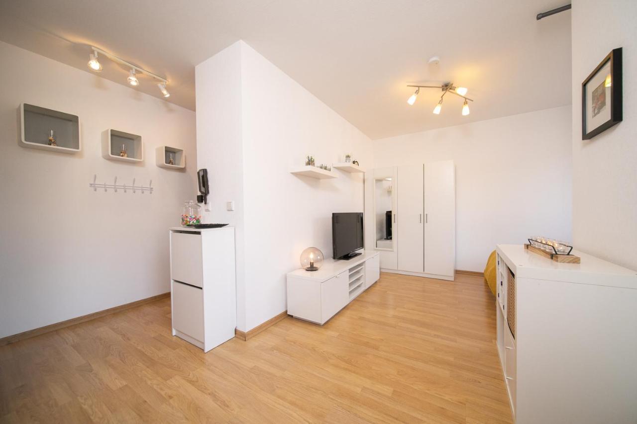 Studio Shiny - Zentral Mit Balkon - Messe - Kueche Neuss Exteriör bild